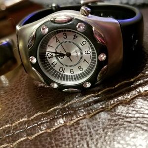 2 Fashion Watches Need Batteries